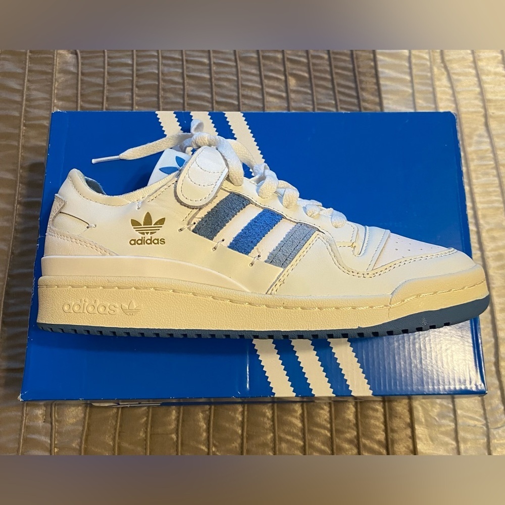 Adidas - NEW - FORUM 84 LOW SHOES. Originals. Size 6. (Box dented) - Picture 11 of 16